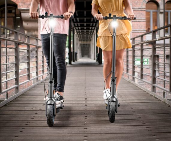 Lumière LED permanente intégrée à l'avant et à l'arrière avec réflecteurs